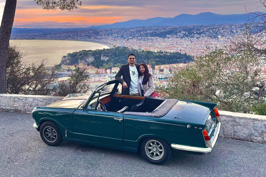 Un couple Malaysien profite du "Tour du moment"