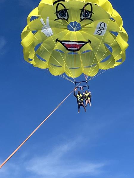 Un parachute ascensionnel