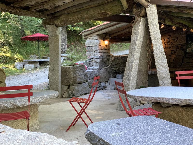 Restaurant extérieur - Lacrouzette - Tarn - Occitanie