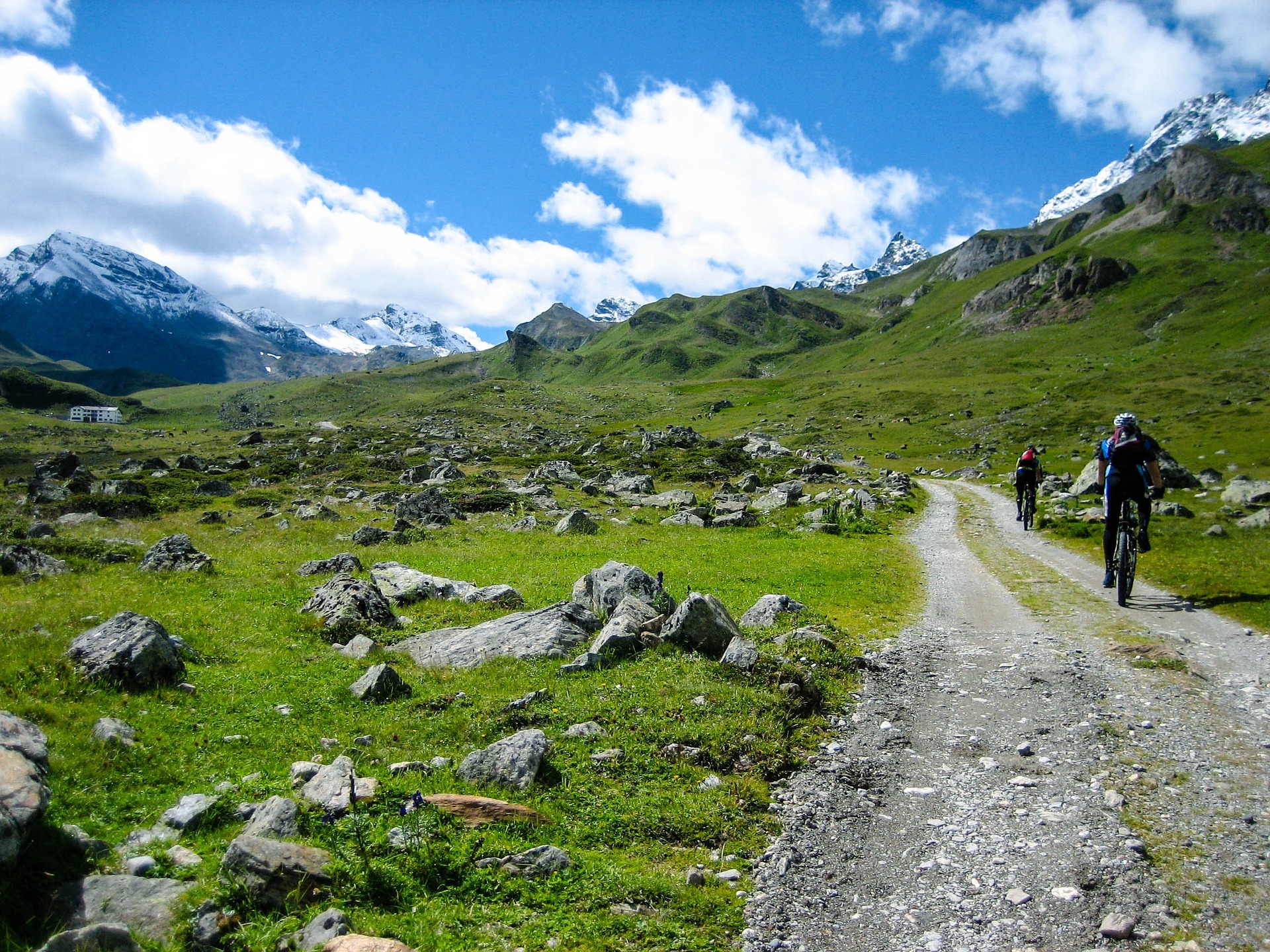 Rando VTT longues descentes et paysages de montagne