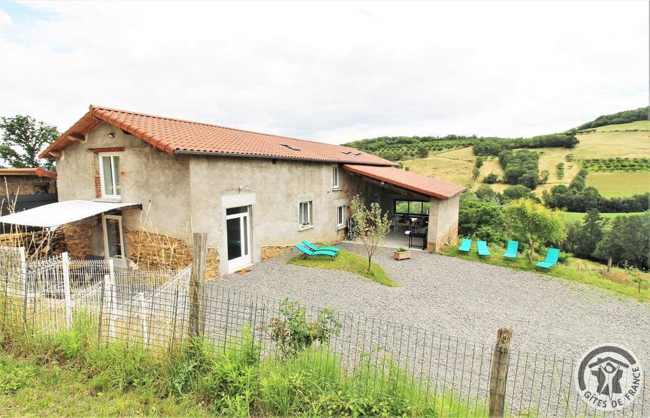 Grand gîte de la Ferme aux escargots, à St Romain de Popey (Rhône, Beaujolais, proximité de l\'Arbresle et Tarare) : la maison comportant les deux gîtes.