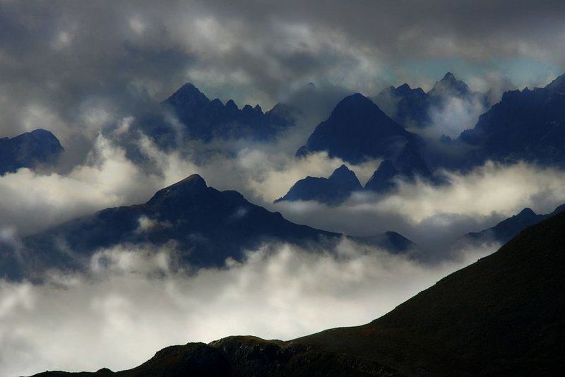 Randonnée Stura. Val Stura, Val Gesso et Tinée, Sommets émergeants d'une mer de nuages. Entre Alpi Marittime et Mercantour.