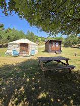 yourte et sanitaires privatifs 