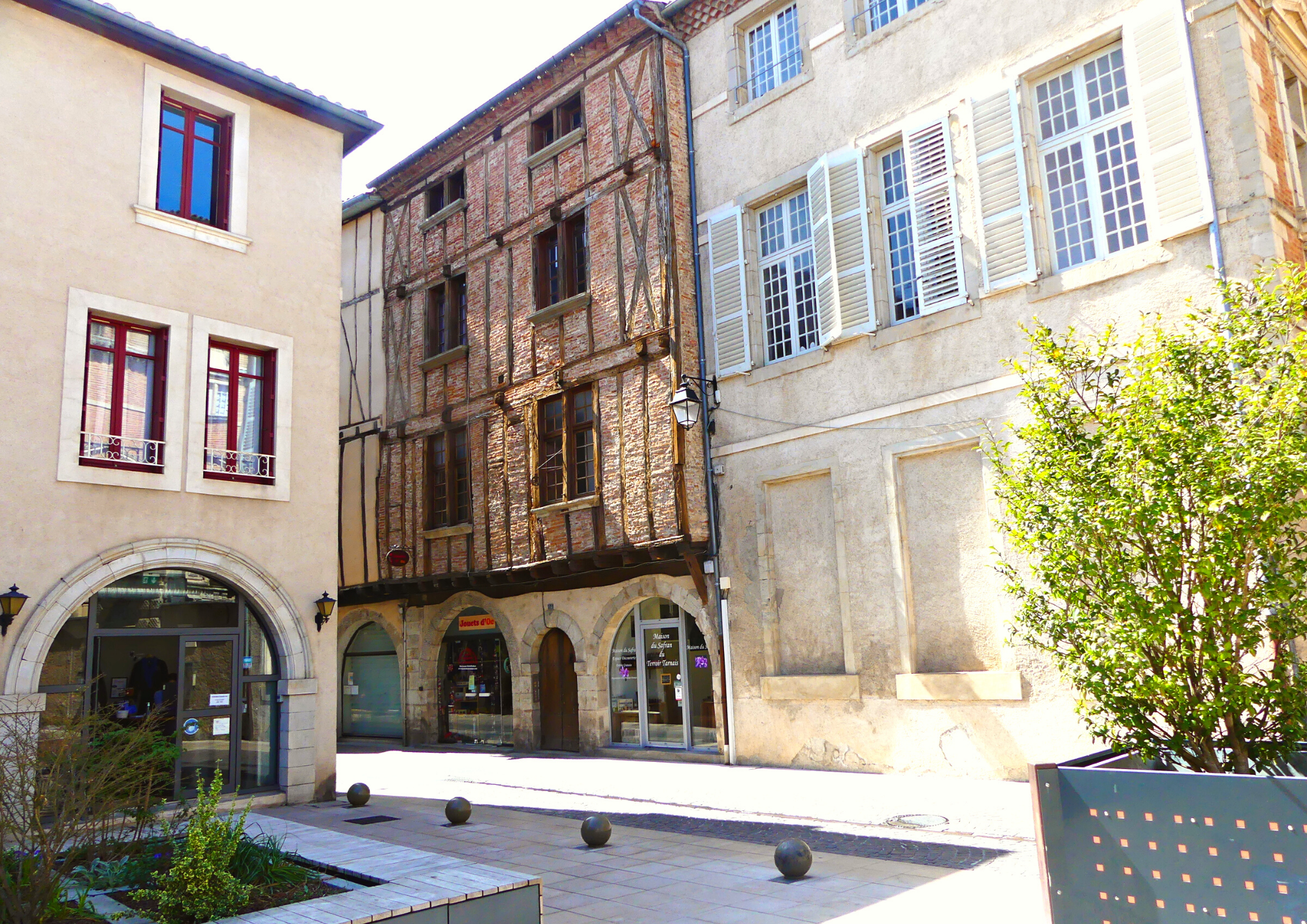 Castres place gabarou - (c) Office de Tourisme Castres Mazamet