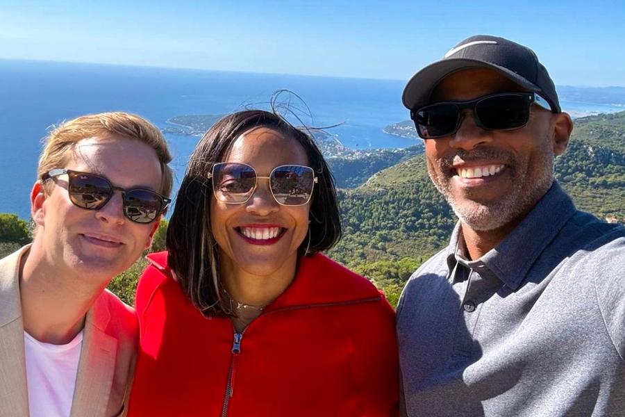 Un couple d'Américains amené par notre chauffeur à un déjeuner sur Èze