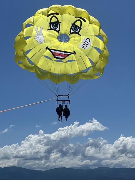 Un parachute ascensionnel