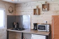 coin cuisine chalet toilé camping Bords du Guiers