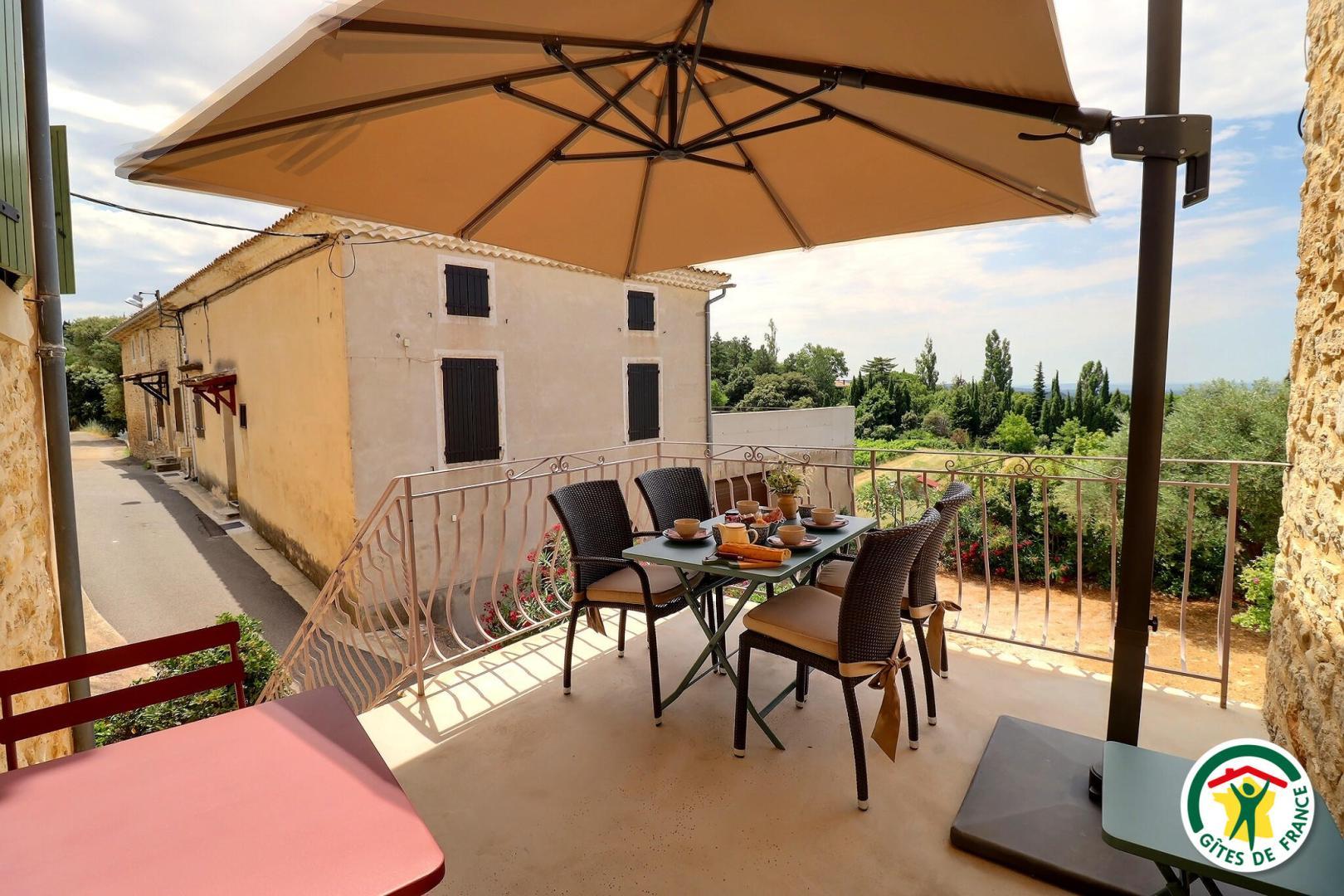 La terrasse avec vue (un portillon a été installé depuis la photo).
