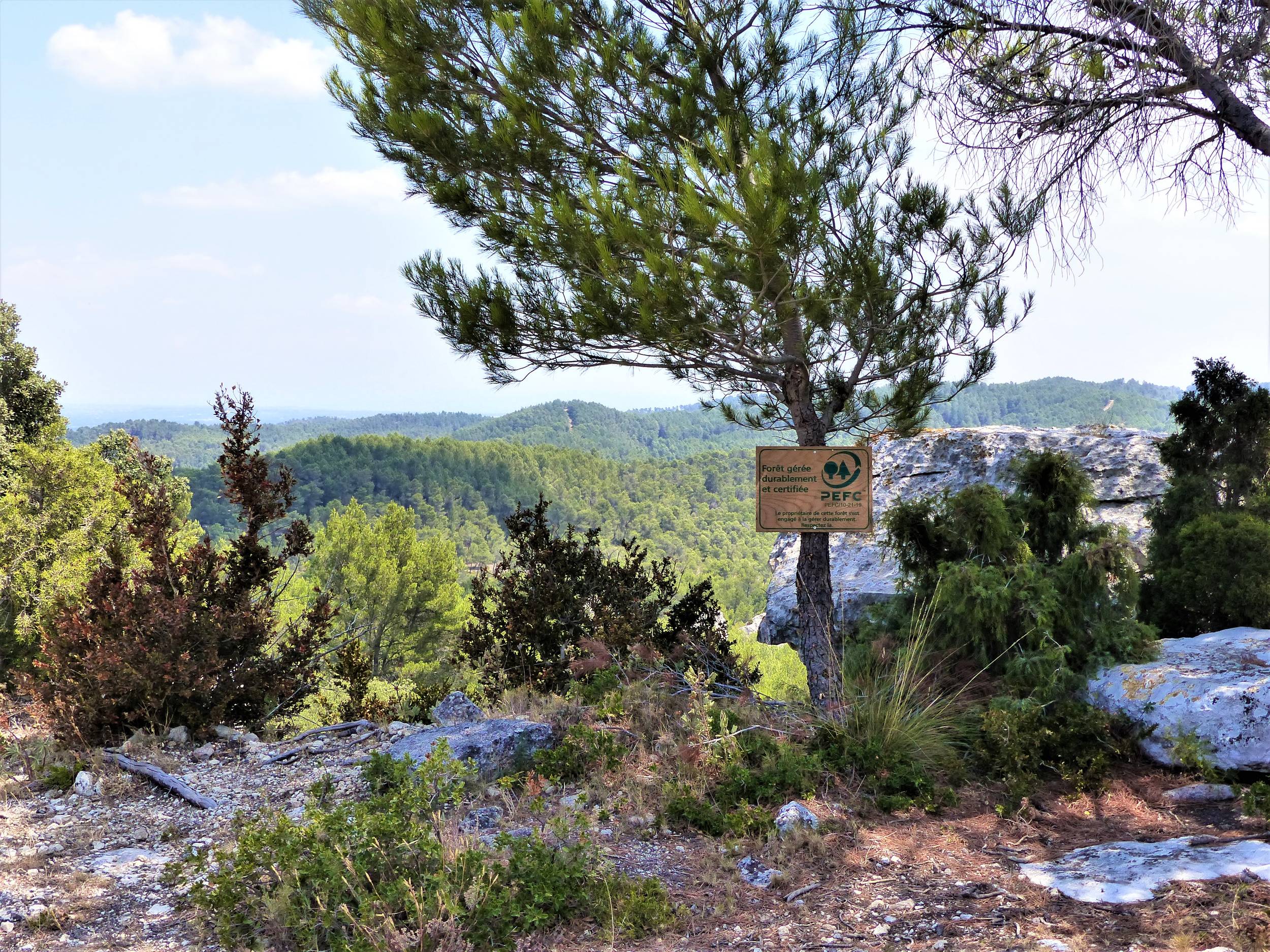 TARASCON - La Routo : sentier des chapelles