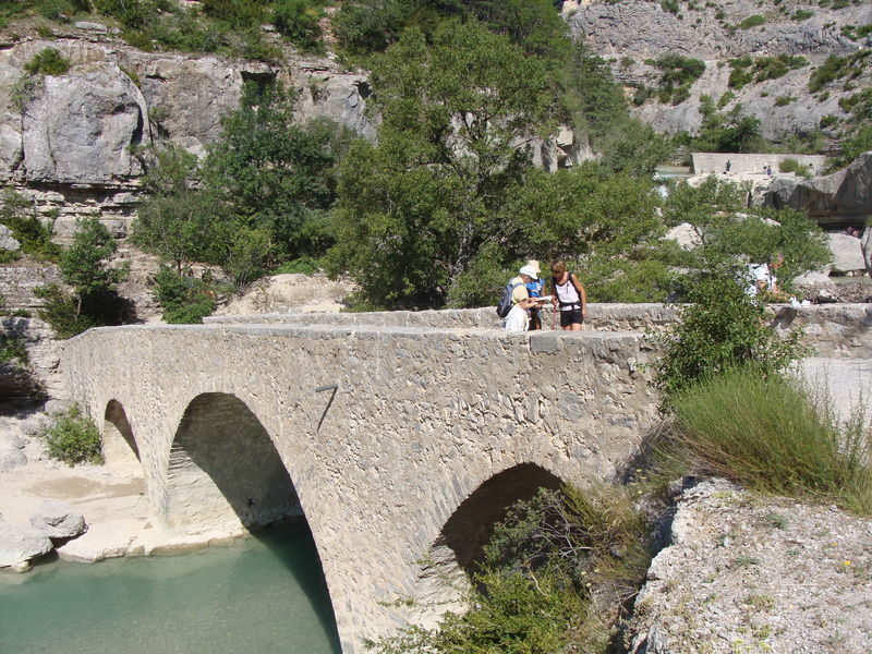 Pont médiéval de Châteauneuf-de-Chabre Pont médiéval de Châteauneuf-de-Chabre