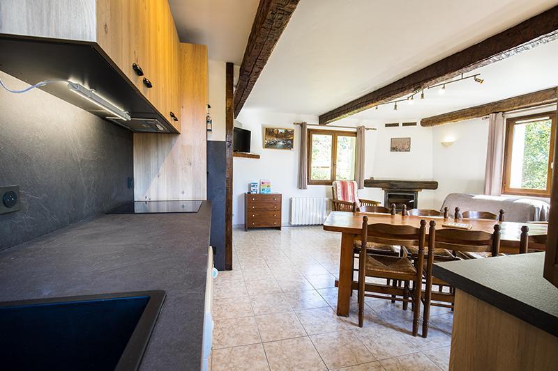 Gîte Les Cytises-Coin repas-Saint-Étienne-de-Tinée-Gîtes de France des Alpes-Maritimes