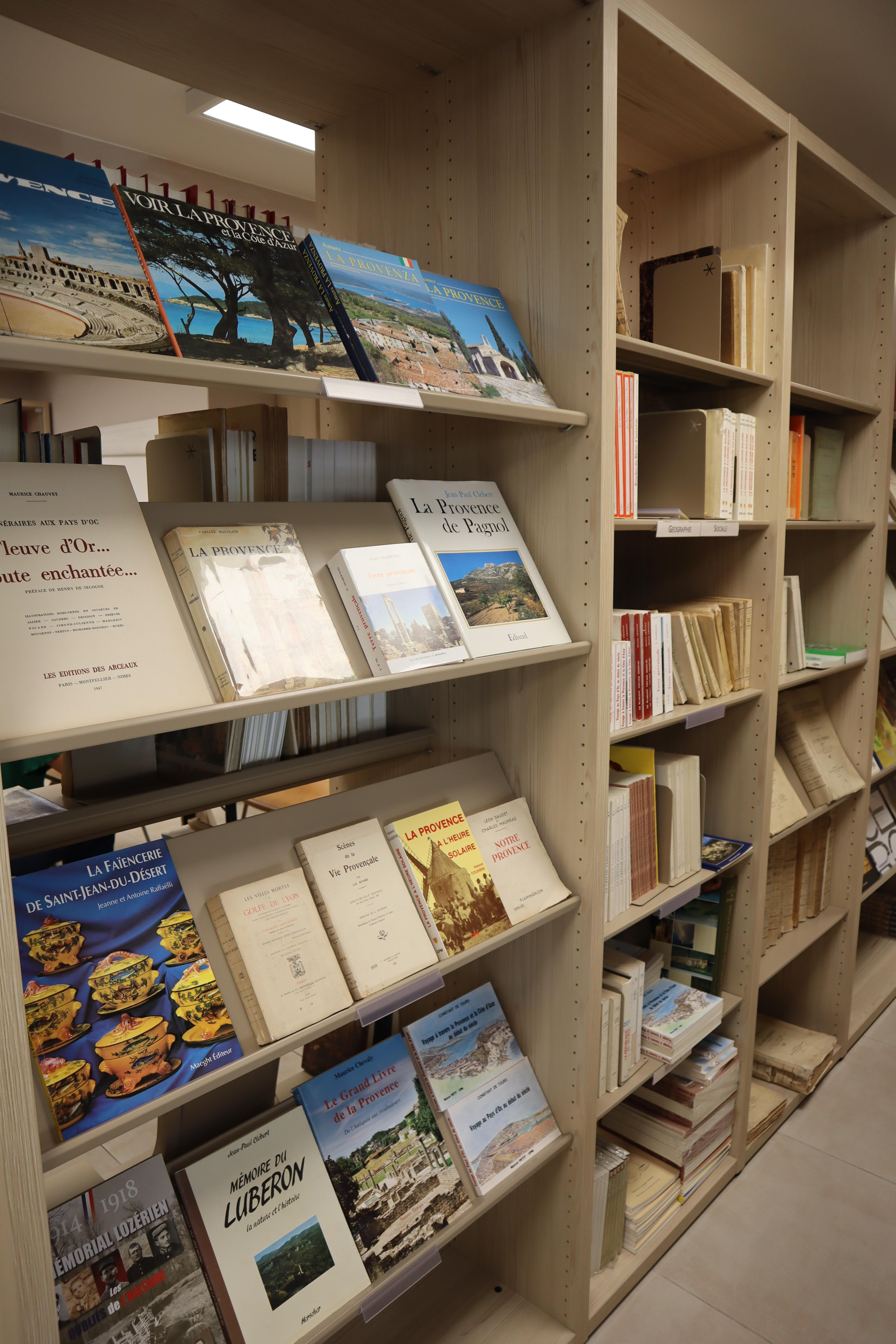 Librairie du CREDD'O, Graveson - photo 3