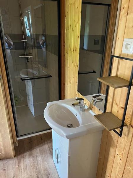 Chambre Motel - Camping des Epinettes - St Romain de Jalionas - Balcons du Dauphiné