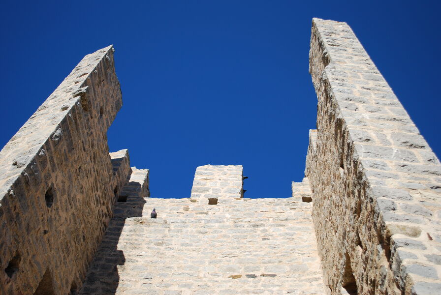 Remparts et vestiges du château des Seigneurs de Fos