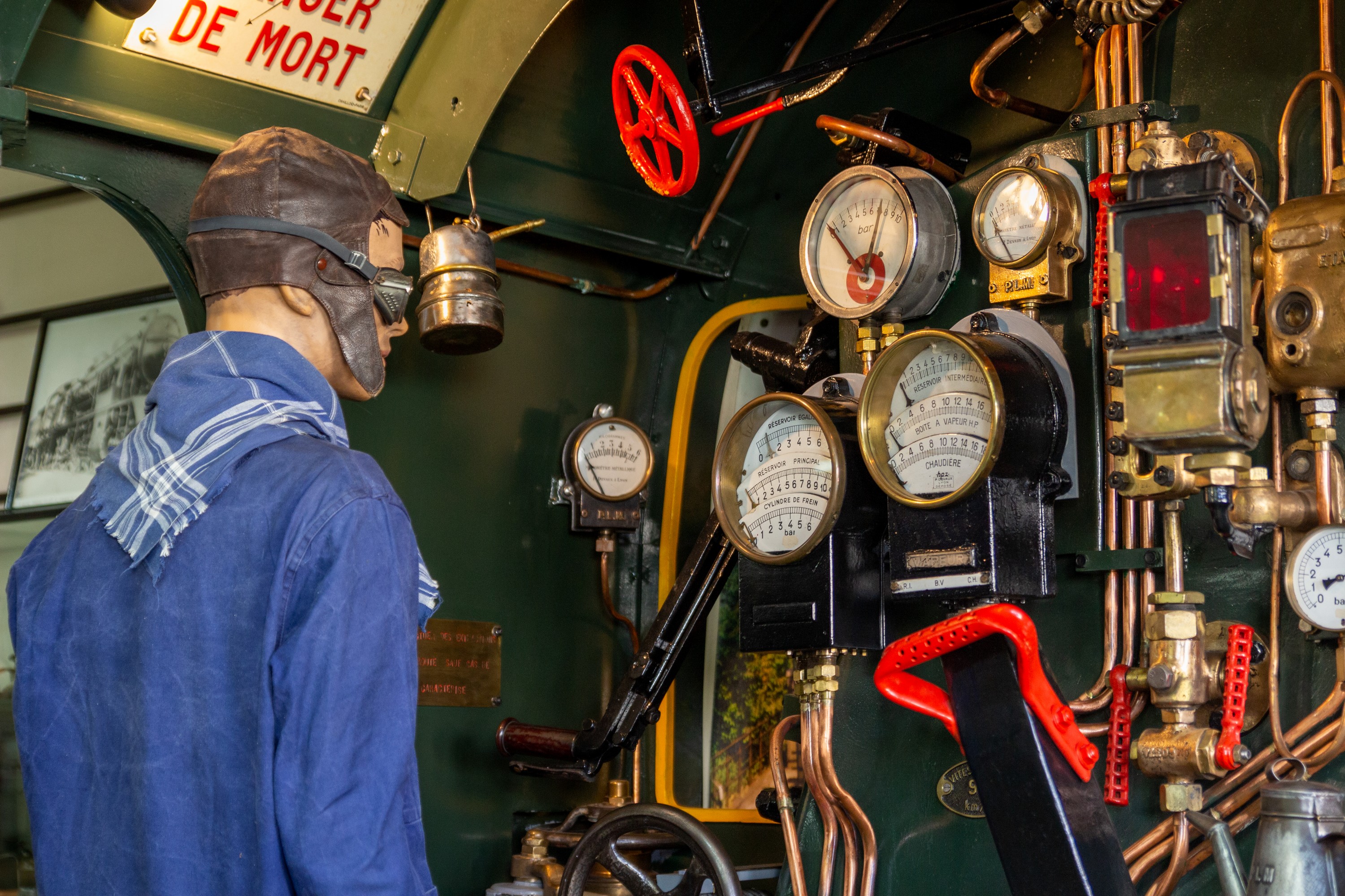 Le mécanicien de la locomotive à vapeur