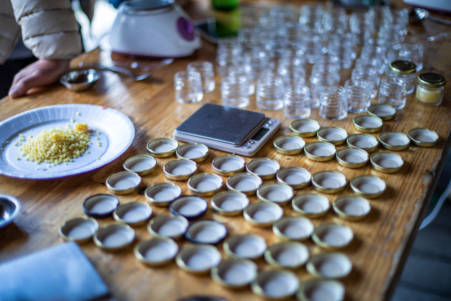 Atelier fabrication d'une crême de la Reine des Neiges et d'un roll on du skieur