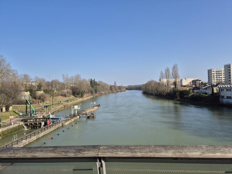 La Marne depuis la passerelle du barrage de Saint-Maurice 