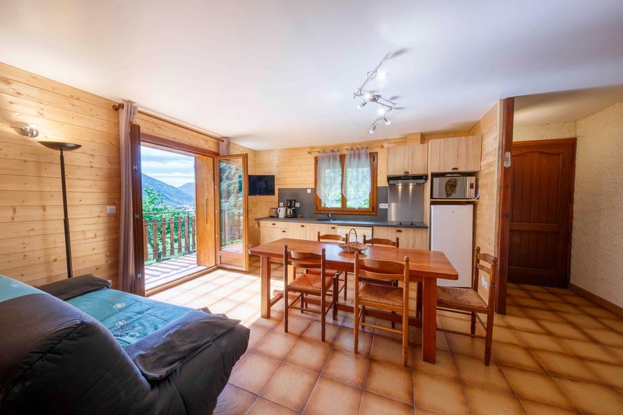 Gîte Les Rosiers-Séjour/Coin repas-Saint-Étienne-de-Tinée-Gîtes de France des Alpes-Maritimes