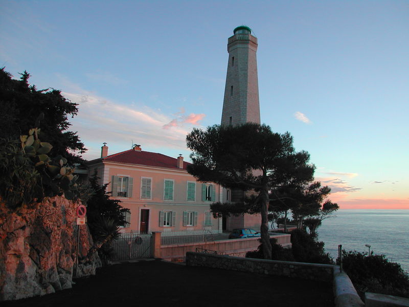 Coucher de soleil sur le phare du Cap Ferrat