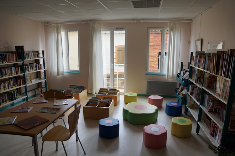 Salle intérieure bibliothèque de Saint Amadou
