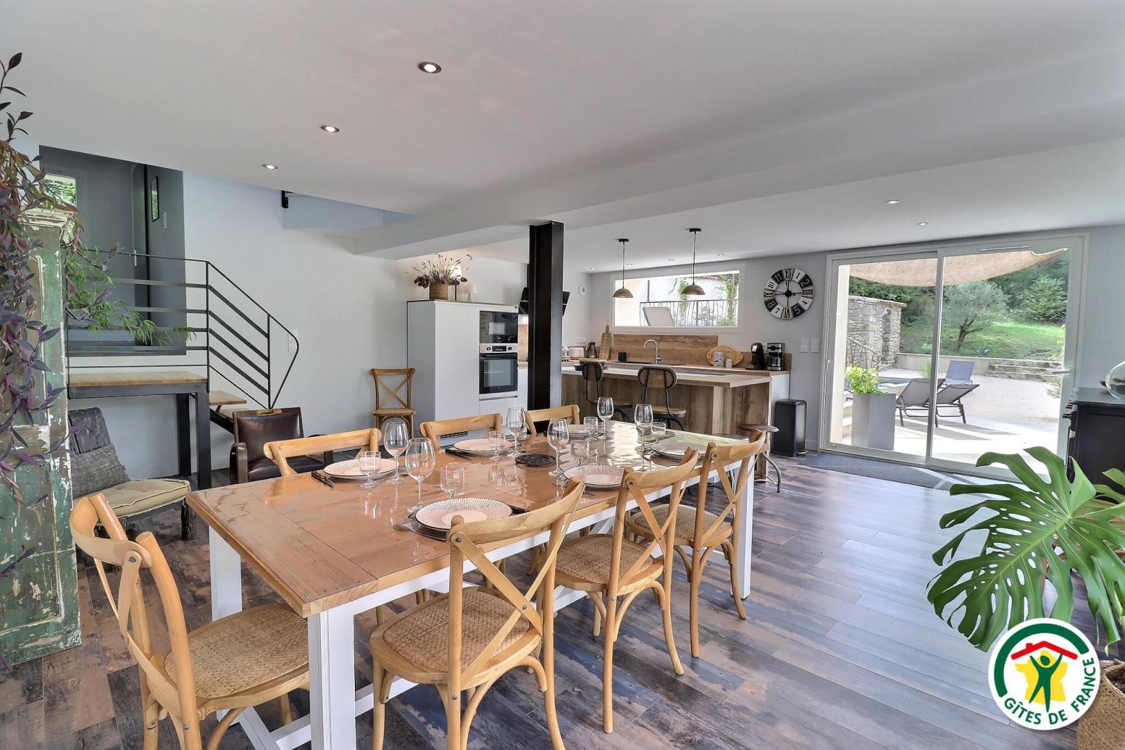 Cuisine climatisée avec accès immédiat à la terrasse
