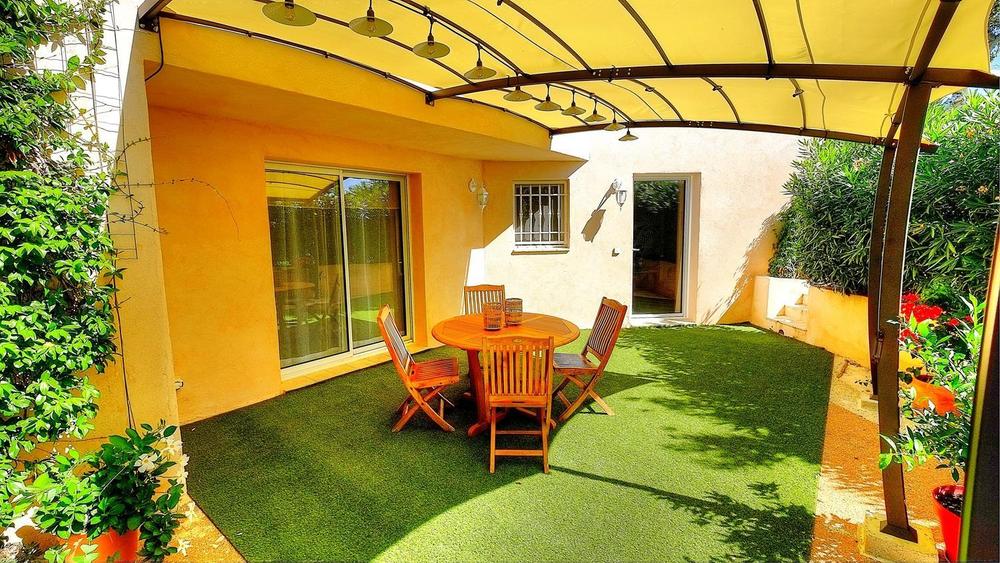 Terrasse vue gauche Gîte Macalinewa Gîtes de France Alpes-Maritimes Saint-Jeannet