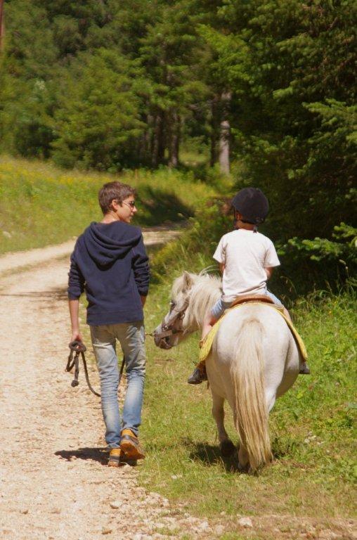 Balade à poney à Gève