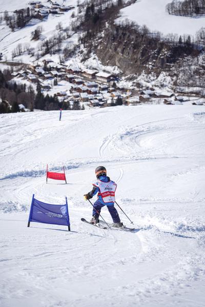 Enfant dans le slalom Alpina Watches ESF Expérience_Le Grand-Bornand