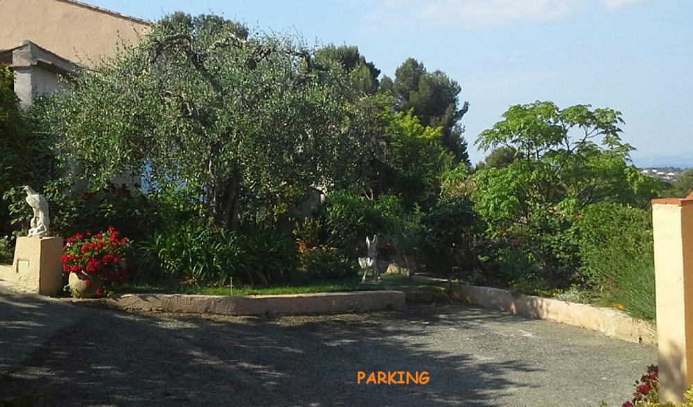 Gîte La Rieissa-Parking-Colomars-Gîtes de France des Alpes-Maritimes