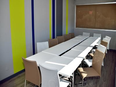 Ibis Budget Aubagne Les Paluds Agora - photo 2