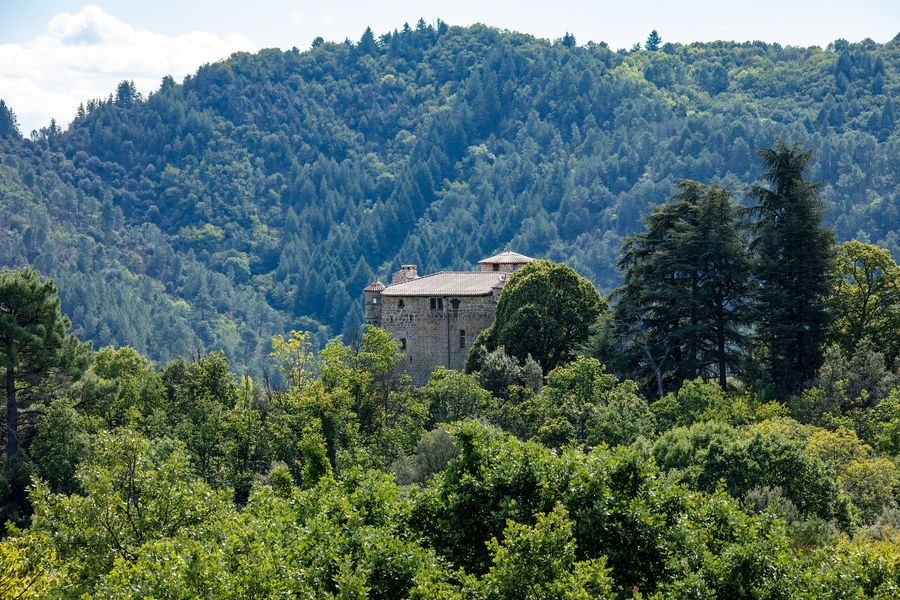 Meyras - Château de Hautsegur ©sourcesetvolcans