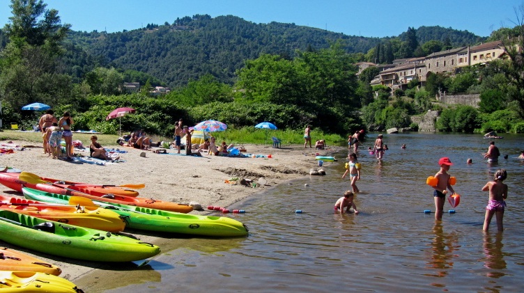 Rivers, coves and small beaches along the edges of the River Eyrieux : La Théoule Beach