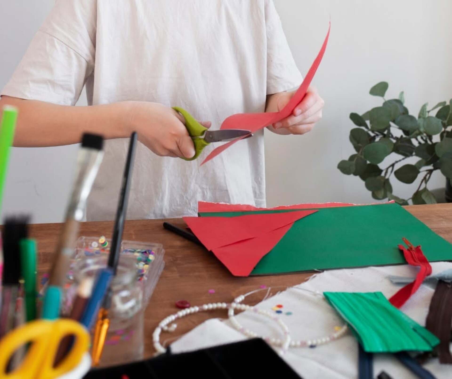 Petits portraitistes en herbe : atelier création collage & dessin