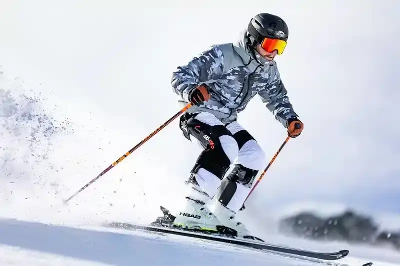 Xtreme Glisses : Location Ski Mojo, l'exosquelette qui améliore votre ski_Samoëns