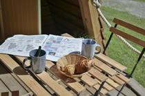 terrasse cabadienne camping Bords du Guiers