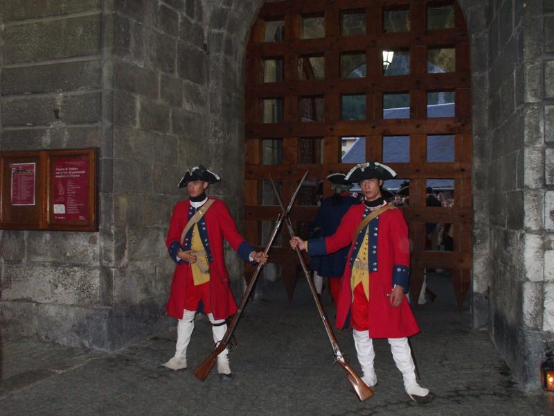 - © Service du Patrimoine - Ville de Briançon Visite: nocturne de la Cité en compagnie des Régiments du passé_Briançon - © Service du Patrimoine - Ville de Briançon