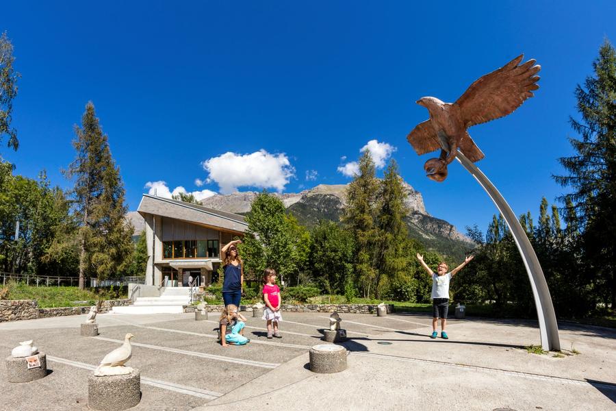 - © Bertrand Bodin, pour le Parc national des Ecrins. Maison du parc national des Ecrins - Vallouise_Vallouise-Pelvoux - © Bertrand Bodin, pour le Parc national des Ecrins.