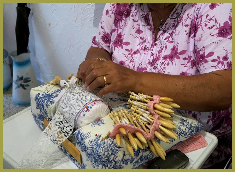 Démonstration de dentelle au Musée du Costume et des Métiers d'Antan_Veynes