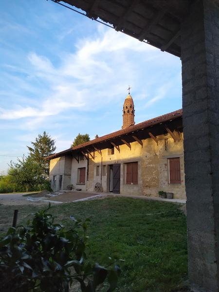 Cour intérieure de la Ferme du Tiret Cour intérieure de la Ferme du Tiret
