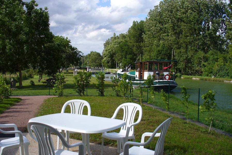 Jardin avec vue sur l'écluse de Beaumoulin
Gîte rural Beaumoulin (n°254)
- La Madeleine sur Loing -