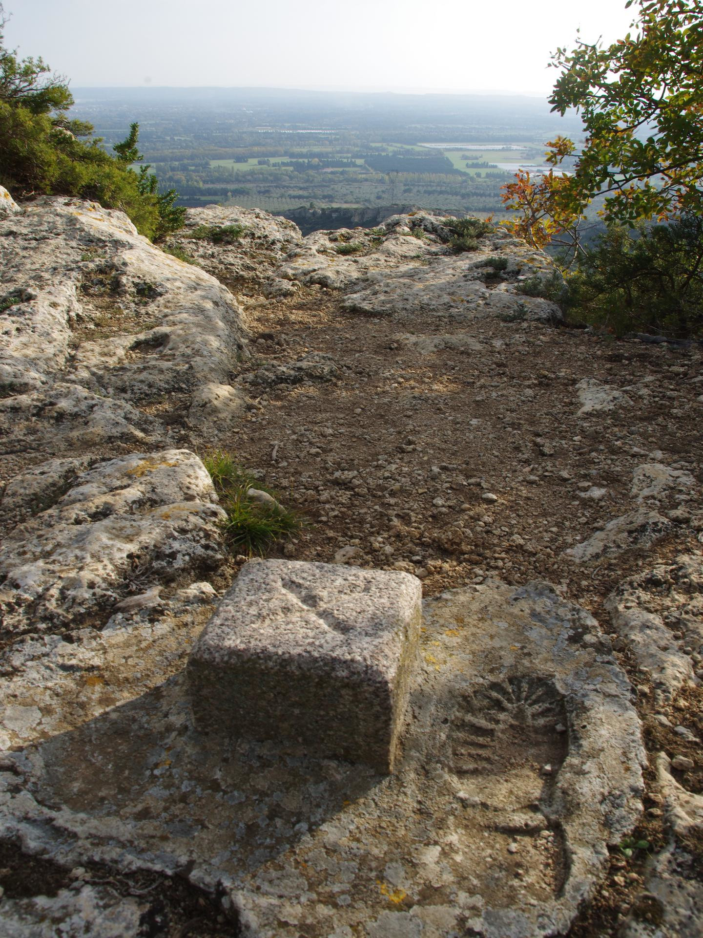 Alpilles : Lamanon - Eyguières : Le défens d'Eyguières
