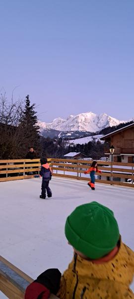 Enfants sur la patinoire Enfants sur la patinoire