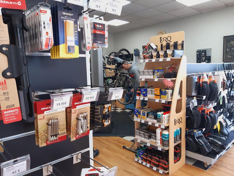 Respire Cycle & Café - Morestel - Balcons du Dauphiné - Le long de l'itinéraire ViaRhôna