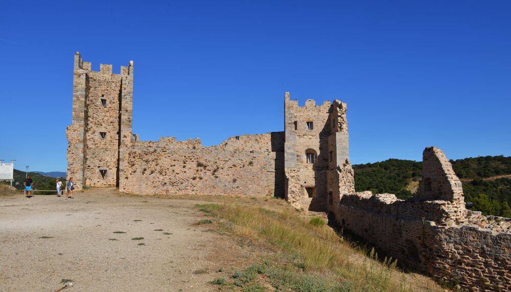 Remparts et vestiges du château des Seigneurs de Fos