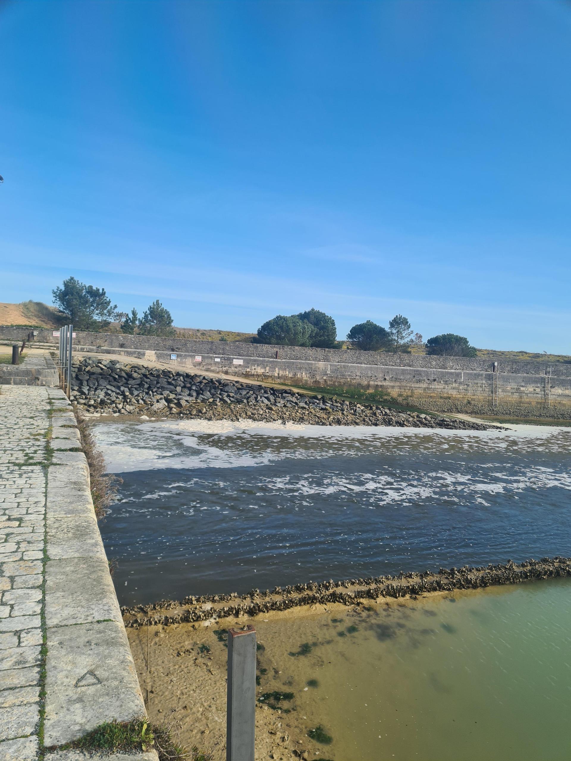 Cale de mise à l'eau du port du Douhet