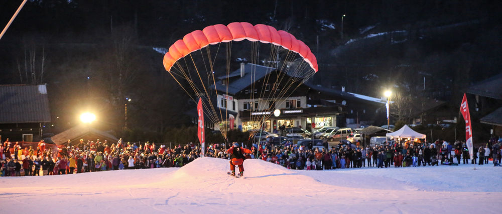 Descente aux flambeaux ESF au domaine de ski du Tourchet