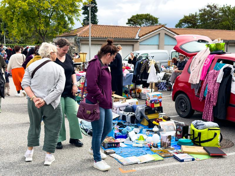 Vide grenier dArdèche Lutte Meysse