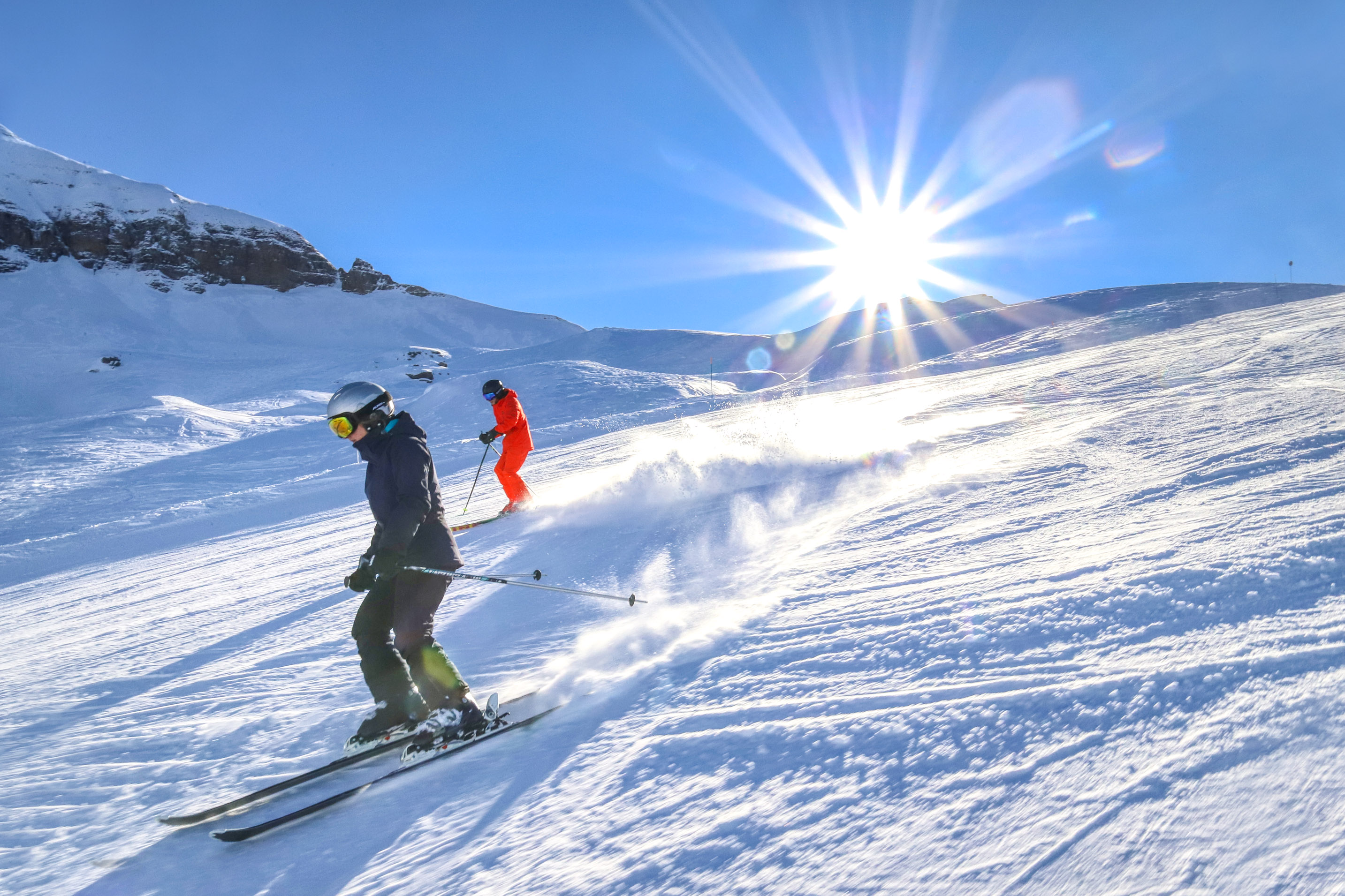 Flaine - Two skiers on the slopes