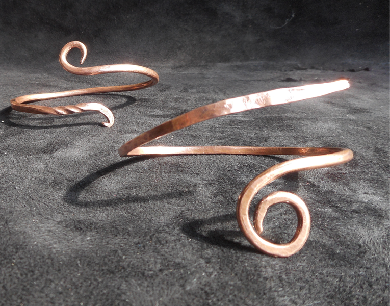 Création de bijoux en cuivre en atelier avec lezartbo (Sabrina Rebahi) à Saint Pierre de Colombier en Ardèche