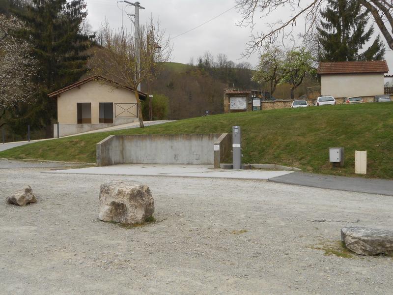 Aire de Service camping-car_Saint-Antoine-l'Abbaye